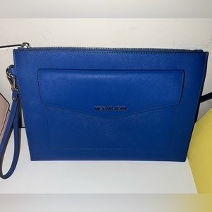 Micheal Kors Large flat pocket wristlet